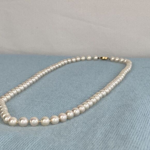 14k Vintage Faux Pearls on String Necklace - Picture 7 of 7